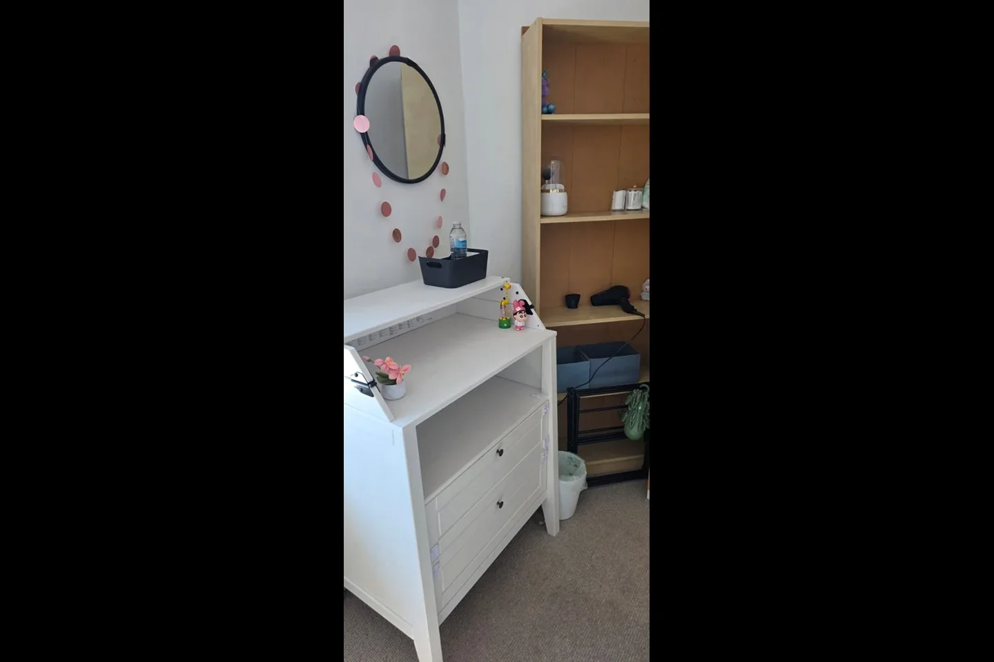 Room Mill Lane in Greater London