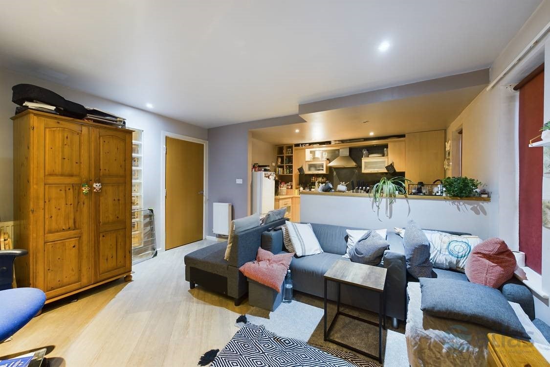 Flat Ellerman Road in Liverpool