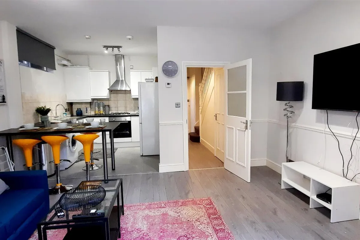 Flat Goldhawk Road in Greater London
