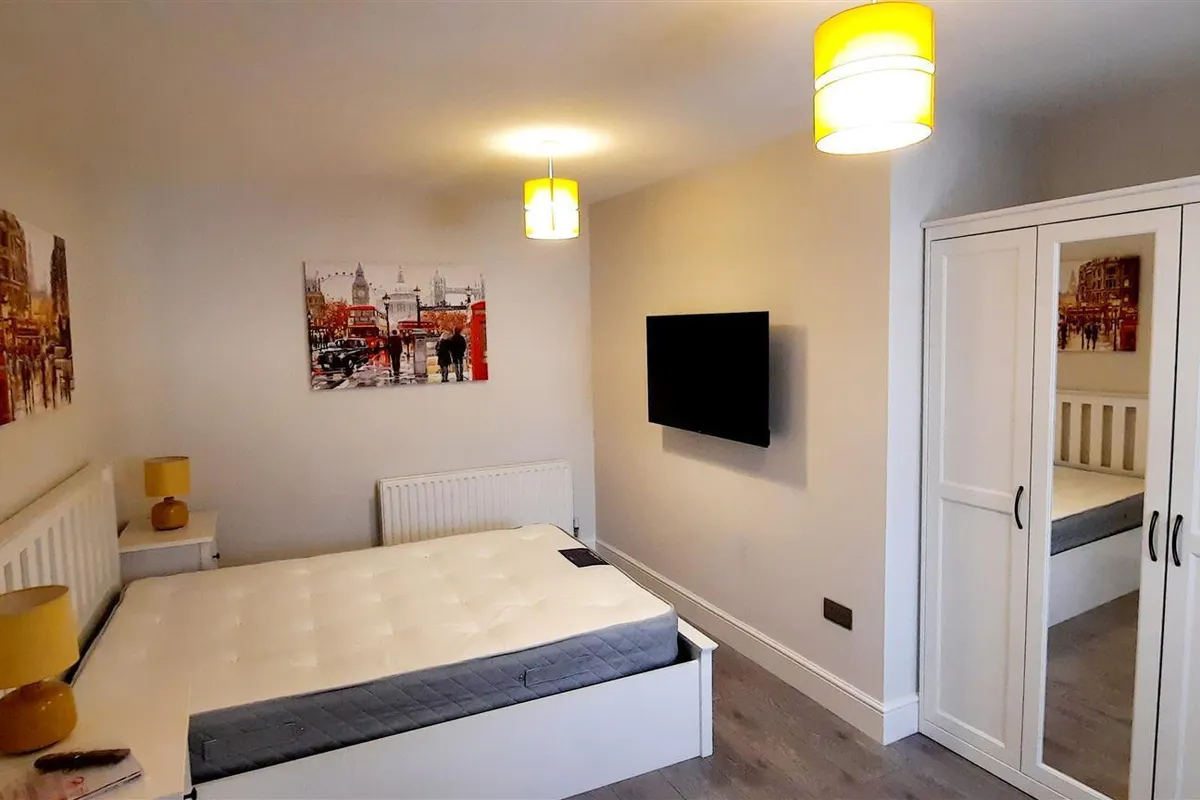 Flat Goldhawk Road in Greater London