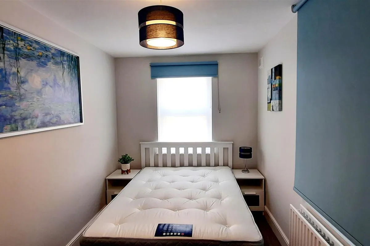 Flat Goldhawk Road in Greater London