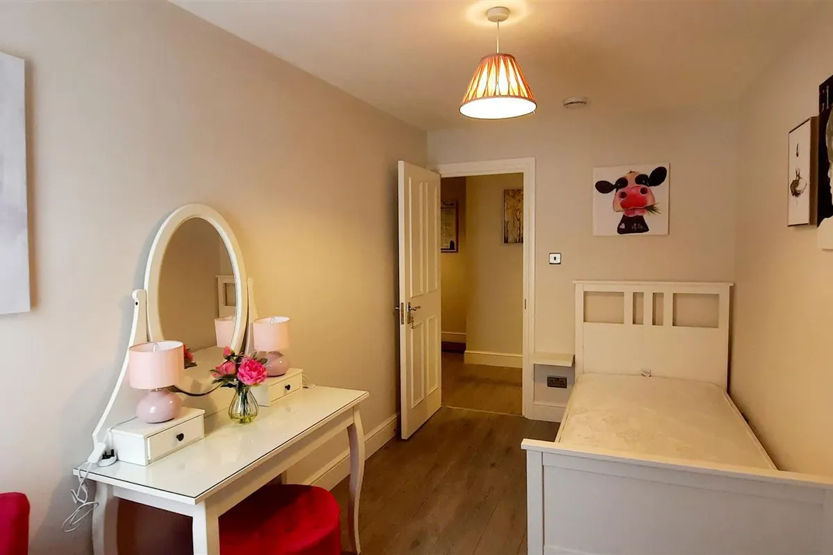 Flat Goldhawk Road in Greater London