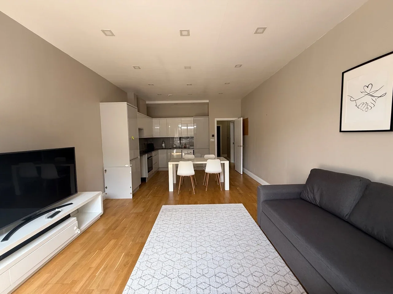 Flat Market Place in Greater London