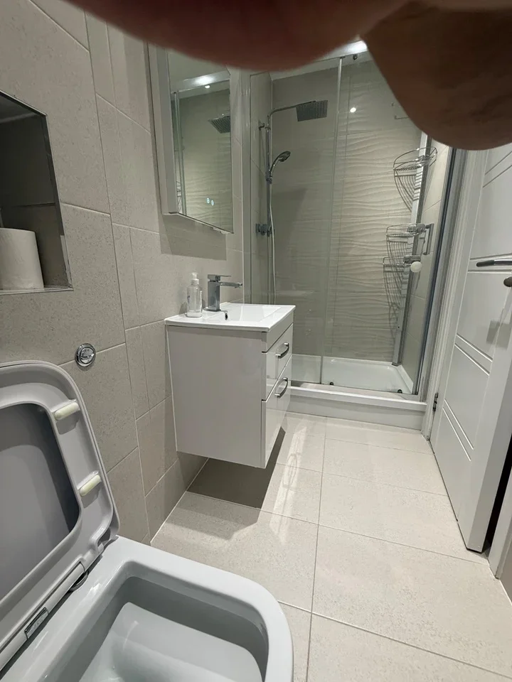 Flat Market Place in Greater London
