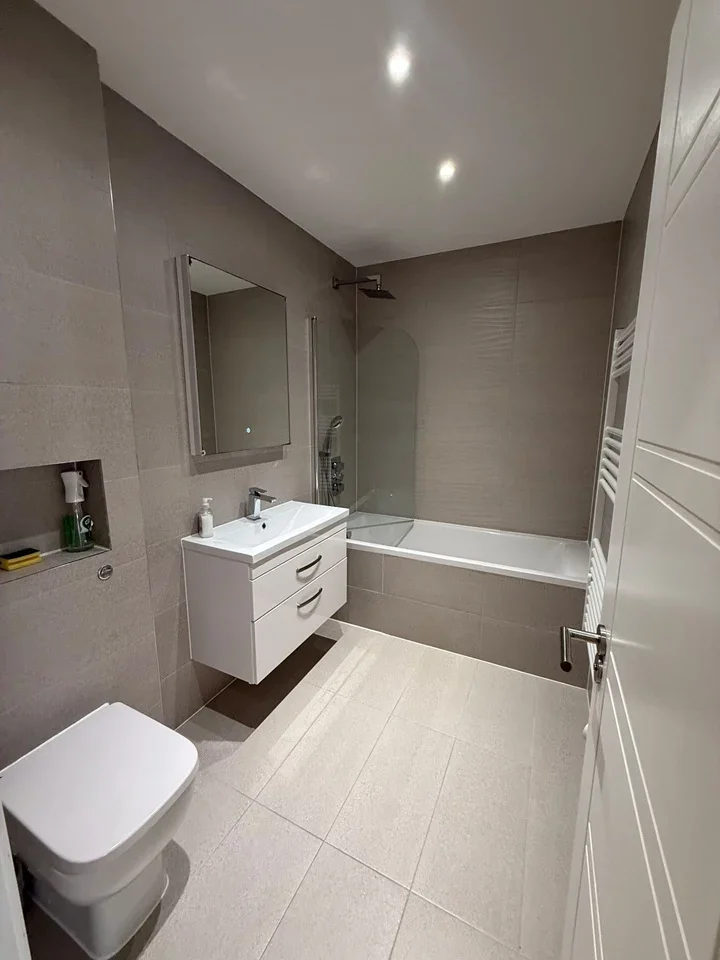 Flat Market Place in Greater London