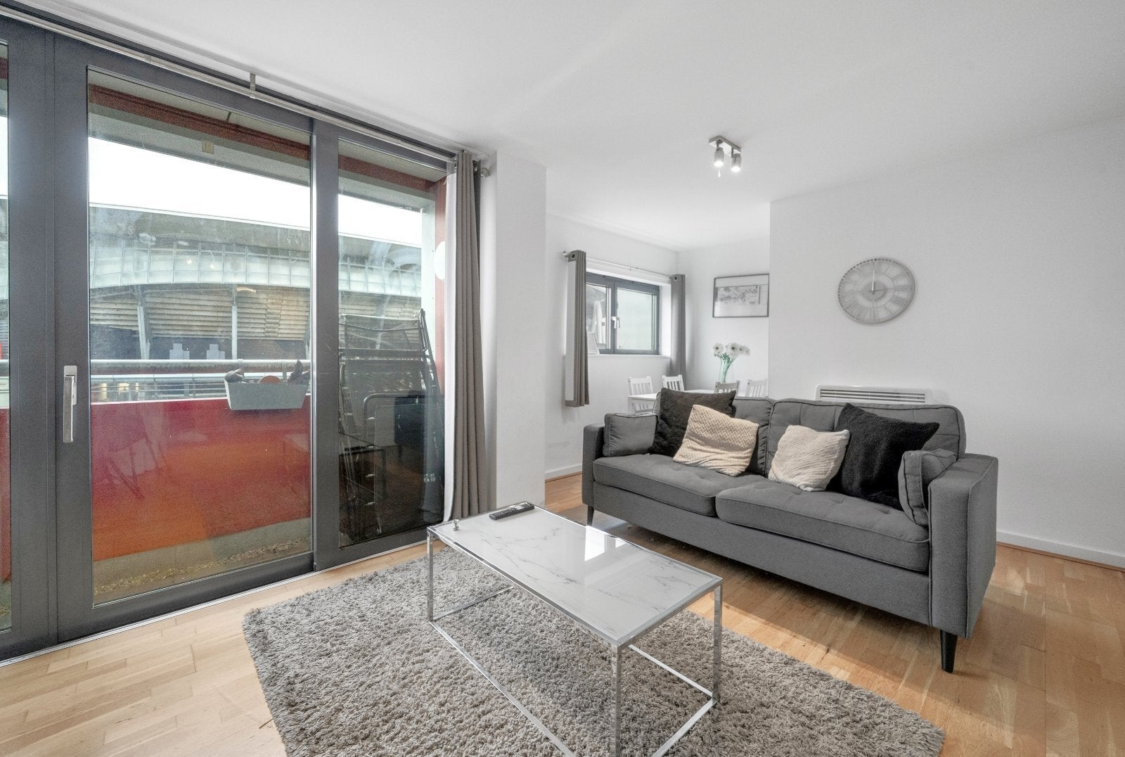 Flat Drayton Park in Greater London