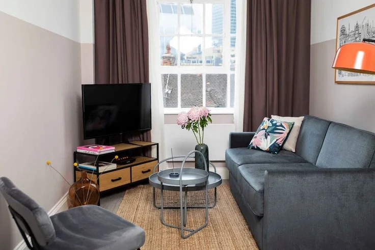 Flat Rose Court in Greater London