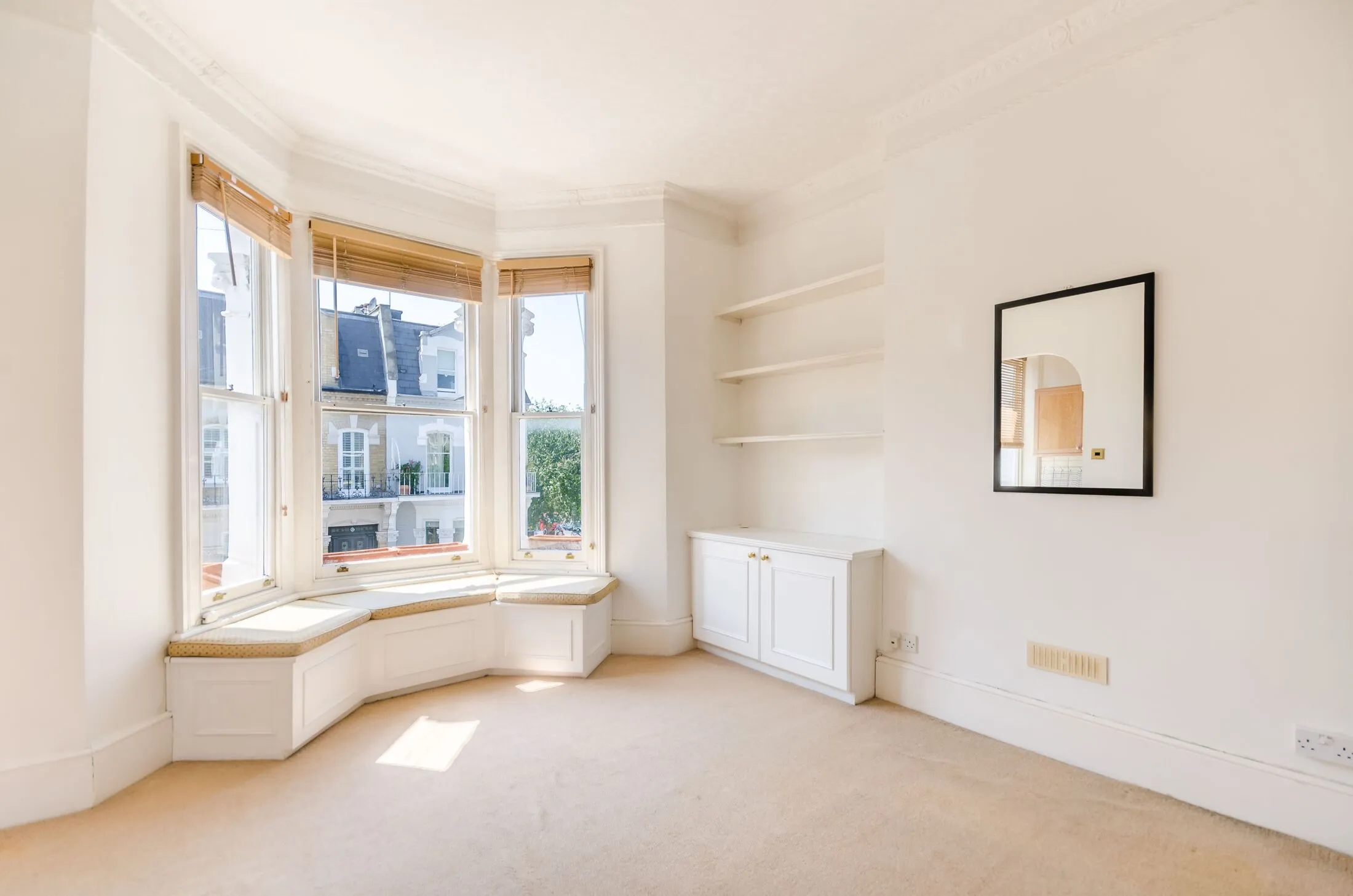 Flat Chesilton Road in Greater London