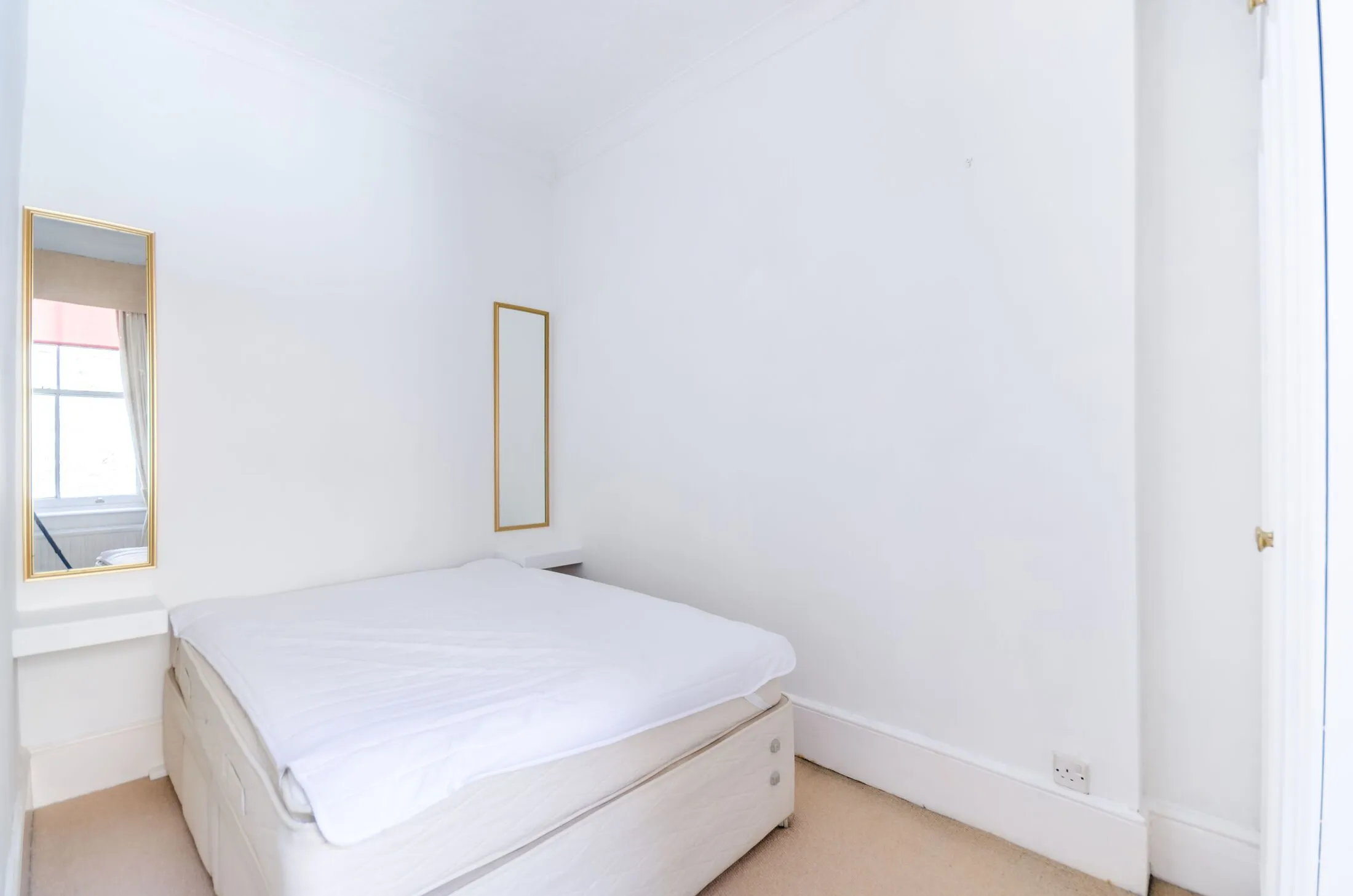 Flat Chesilton Road in Greater London