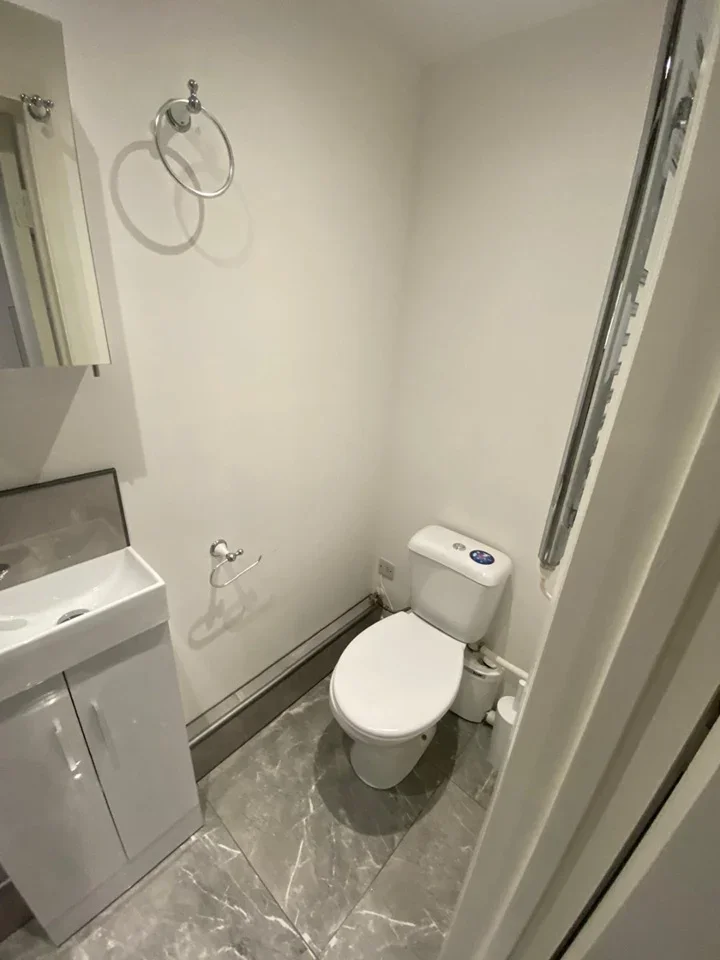 Flat Blenheim Gardens in Greater London