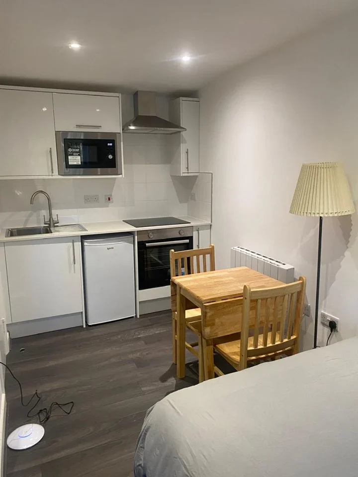 Flat Blenheim Gardens in Greater London