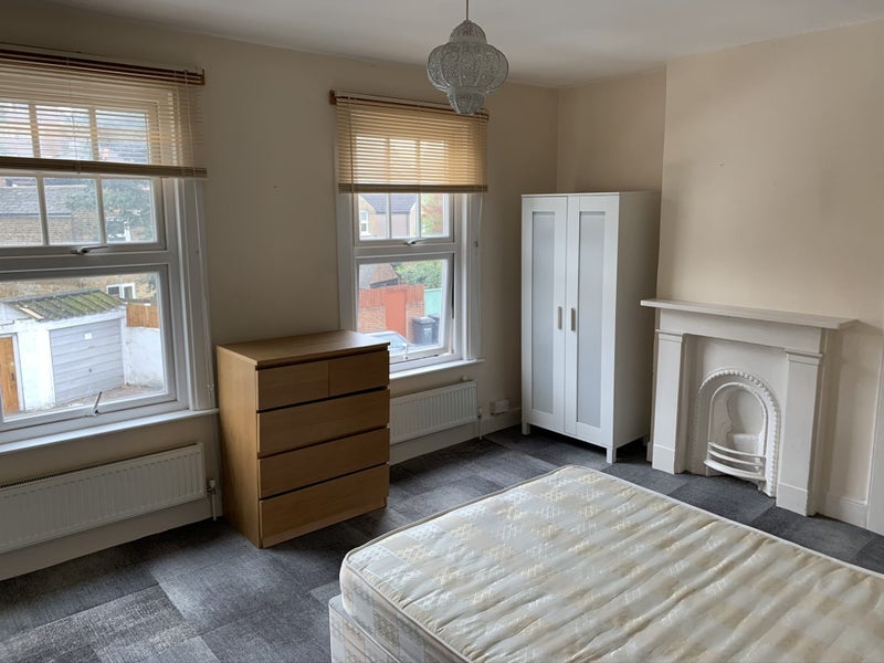 Room Harcourt Road in Greater London