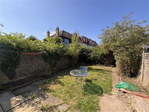 Flat Chamberlayne Road in Greater London