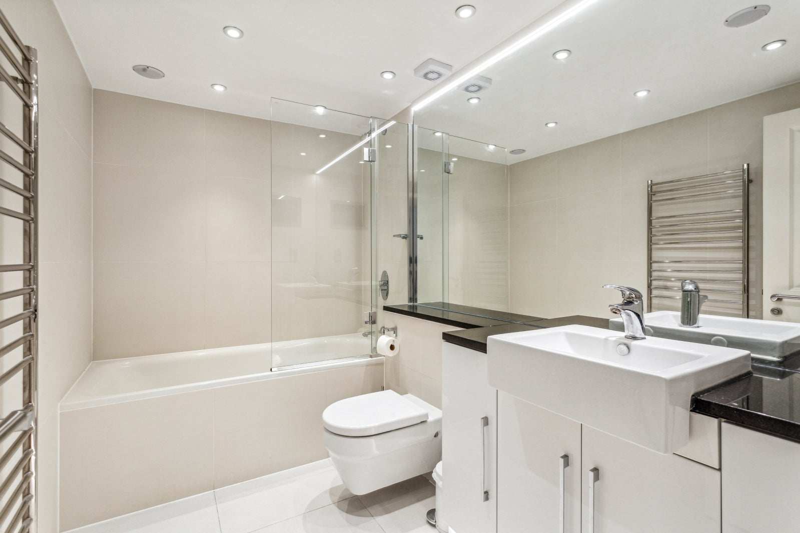Flat Queensborough Terrace in City of Westminster