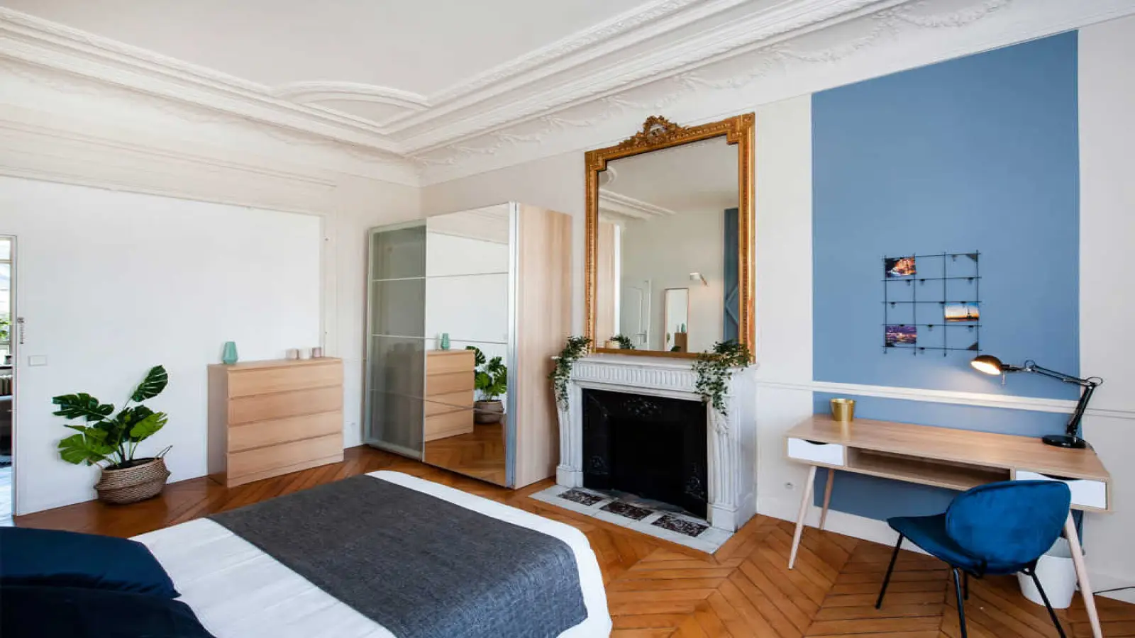 Room Rue Ampère in Paris