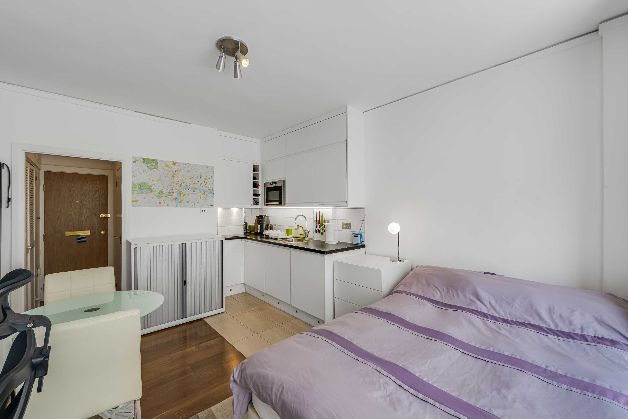Flat Woburn Place in Greater London