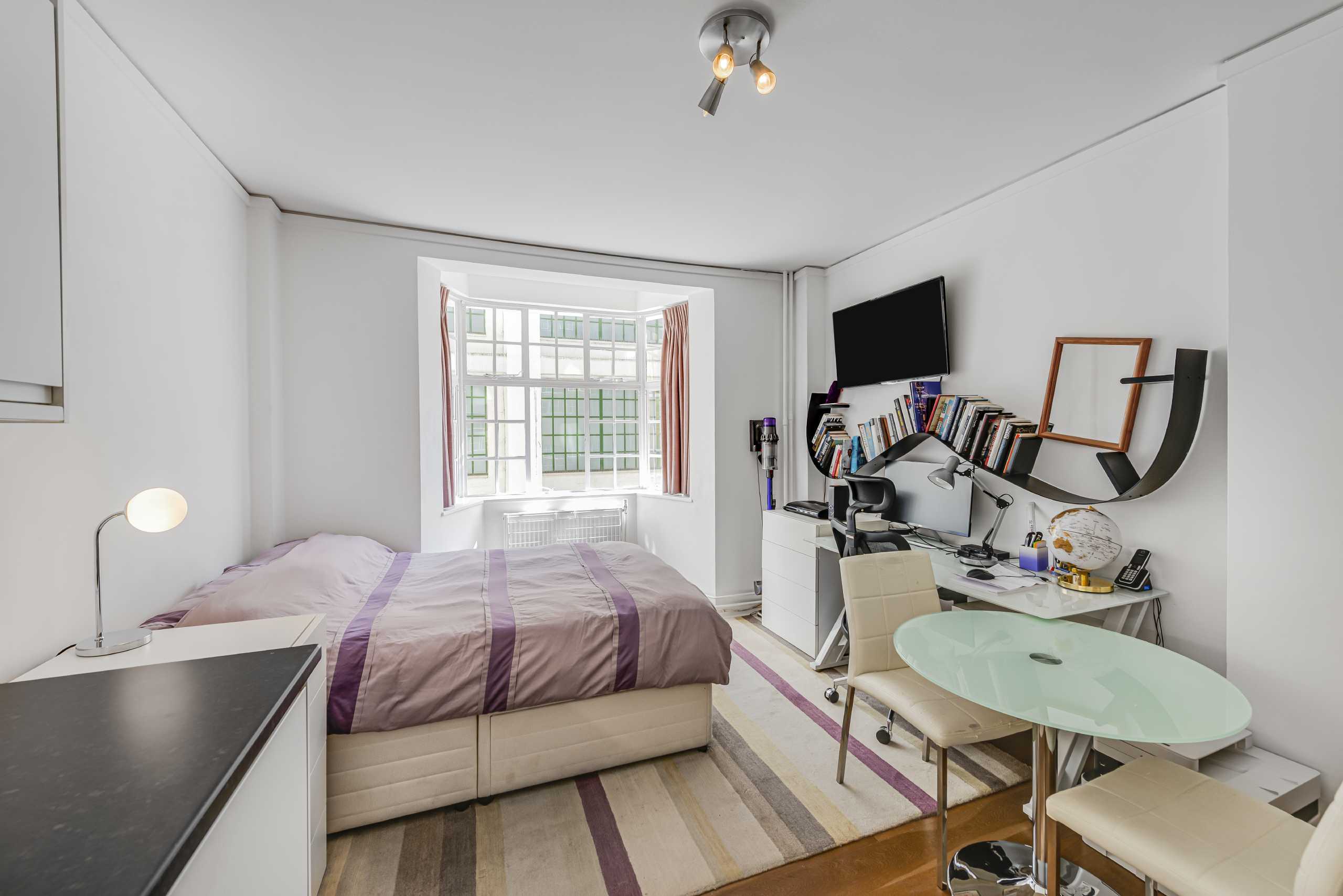 Flat Woburn Place in Greater London