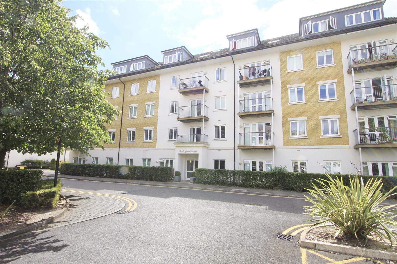 Flat Park Lodge Avenue in Greater London