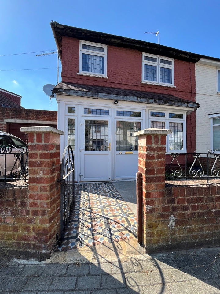 Room Rogers Road in Greater London