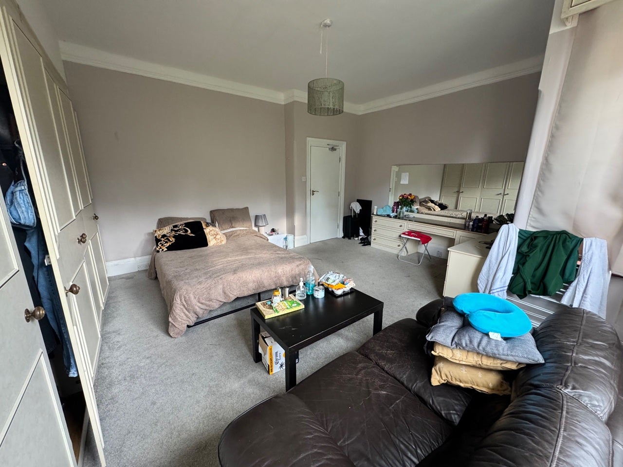 Room Golfside Close in Greater London