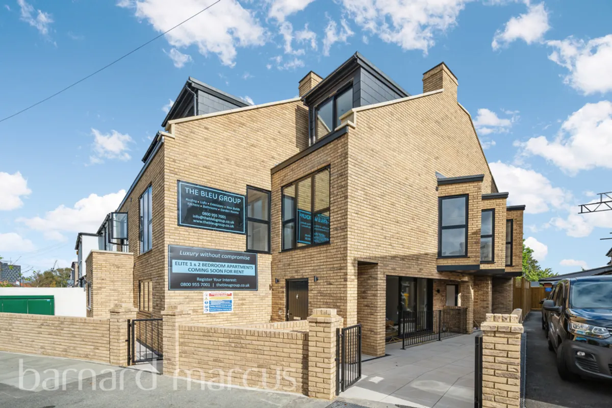 Flat Hazelwood Avenue in Greater London