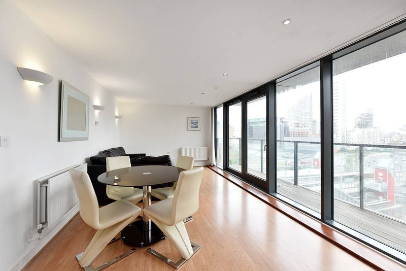 Room Blackwall Way in Greater London