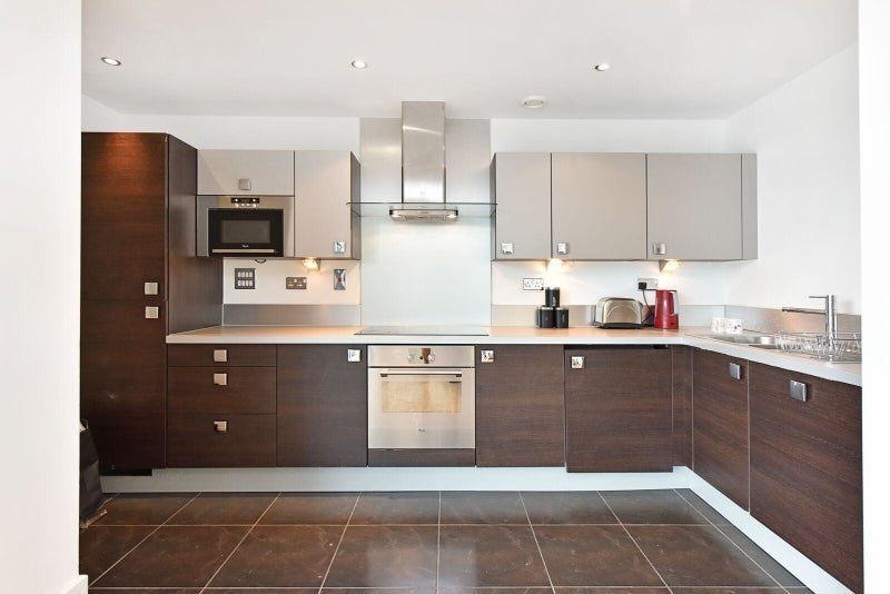 Room Blackwall Way in Greater London