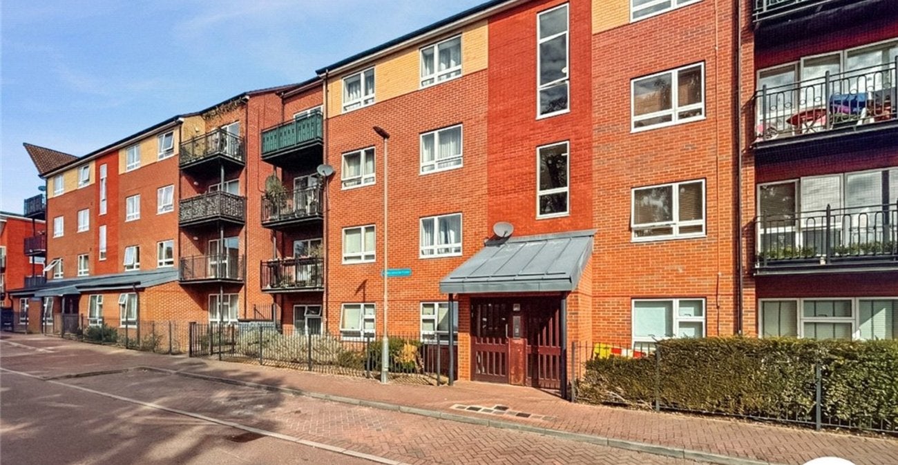 Flat William Petty Way in Greater London