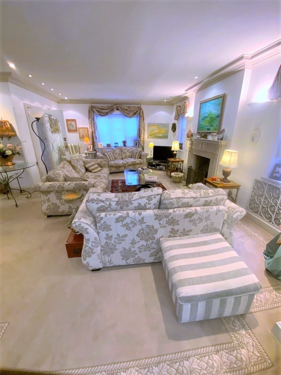 House Cedars Close in Greater London