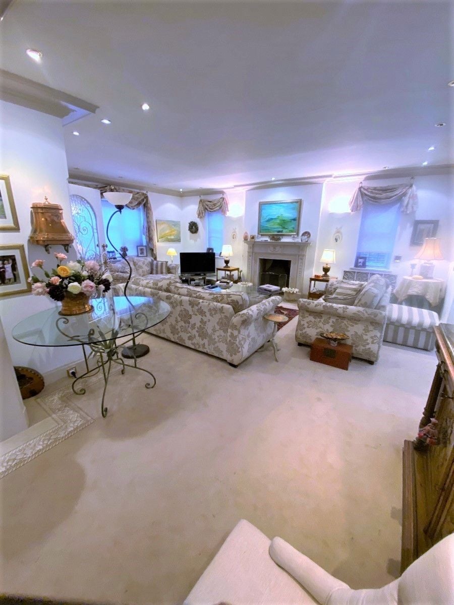 House Cedars Close in Greater London