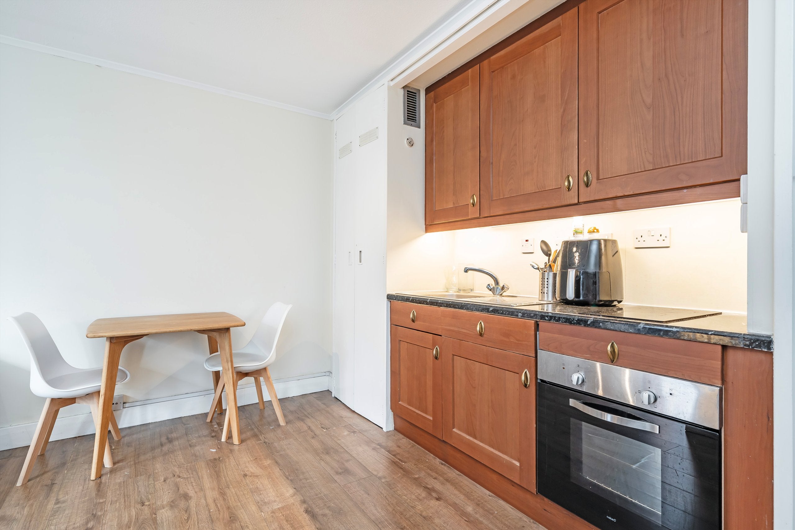 Flat Rochester Row in City of Westminster