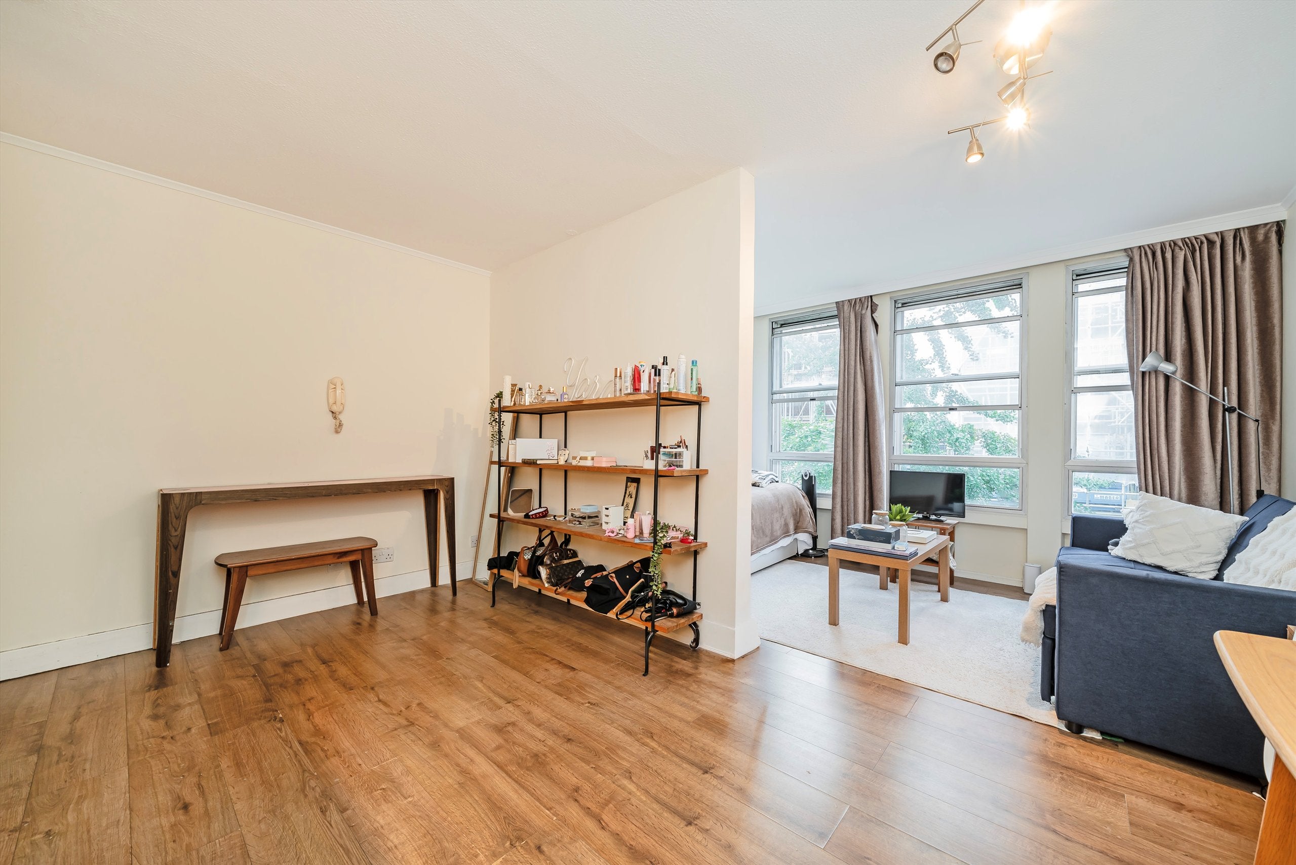 Flat Rochester Row in City of Westminster
