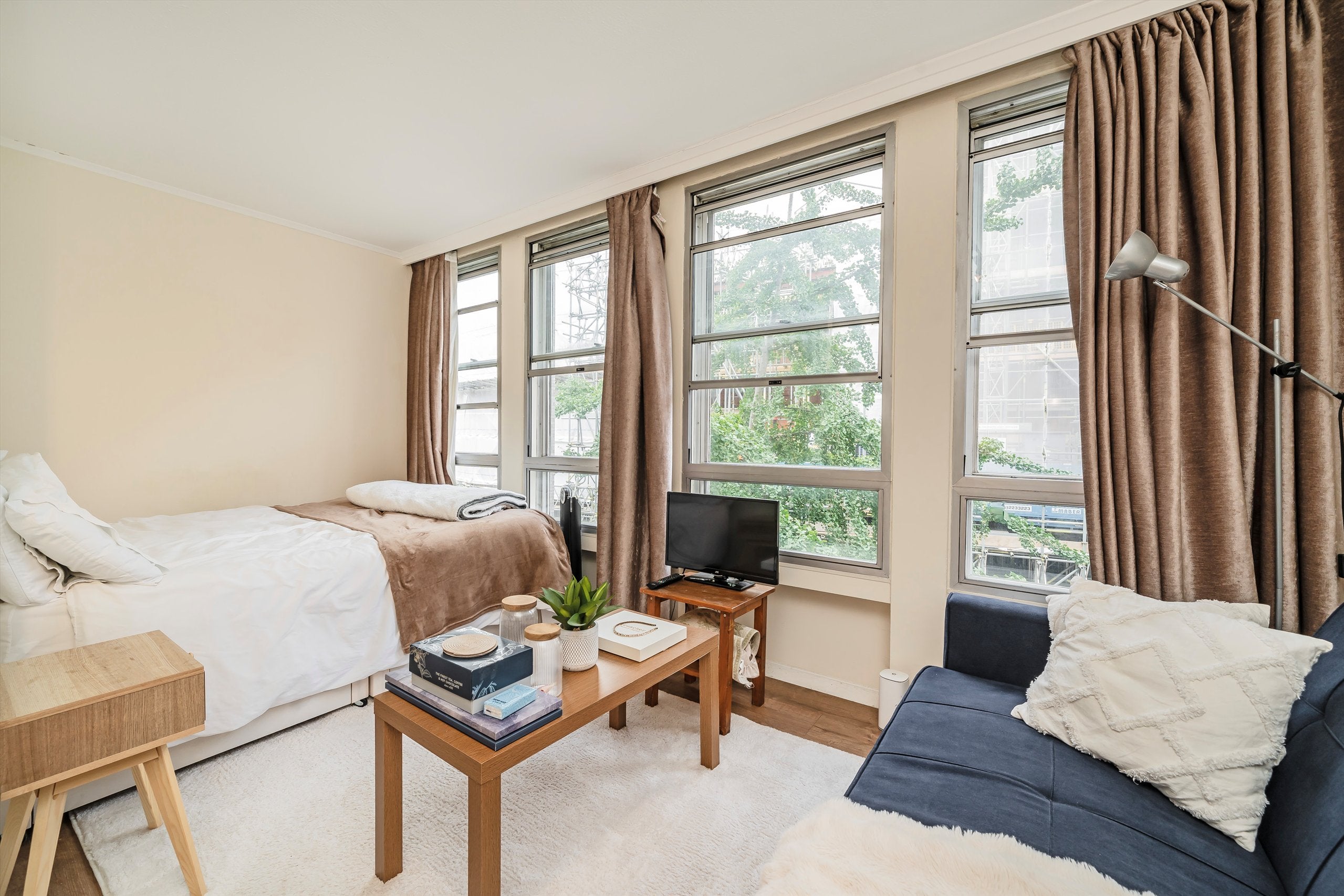 Flat Rochester Row in City of Westminster