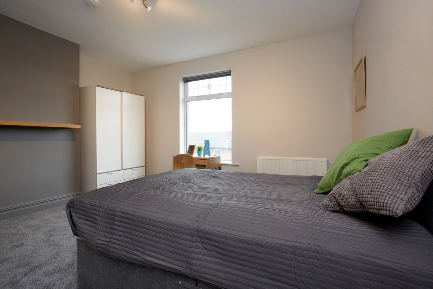Room Middleton Road in Leeds