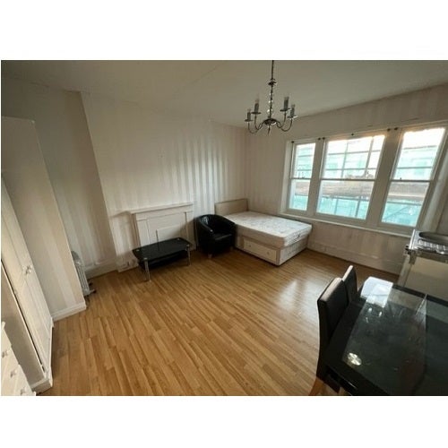 Room Holland Road in Greater London
