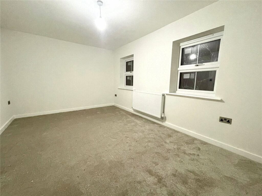Flat Cross Street in Rushmoor