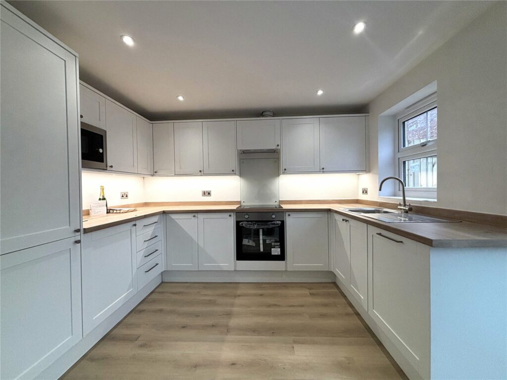 Flat Cross Street in Rushmoor