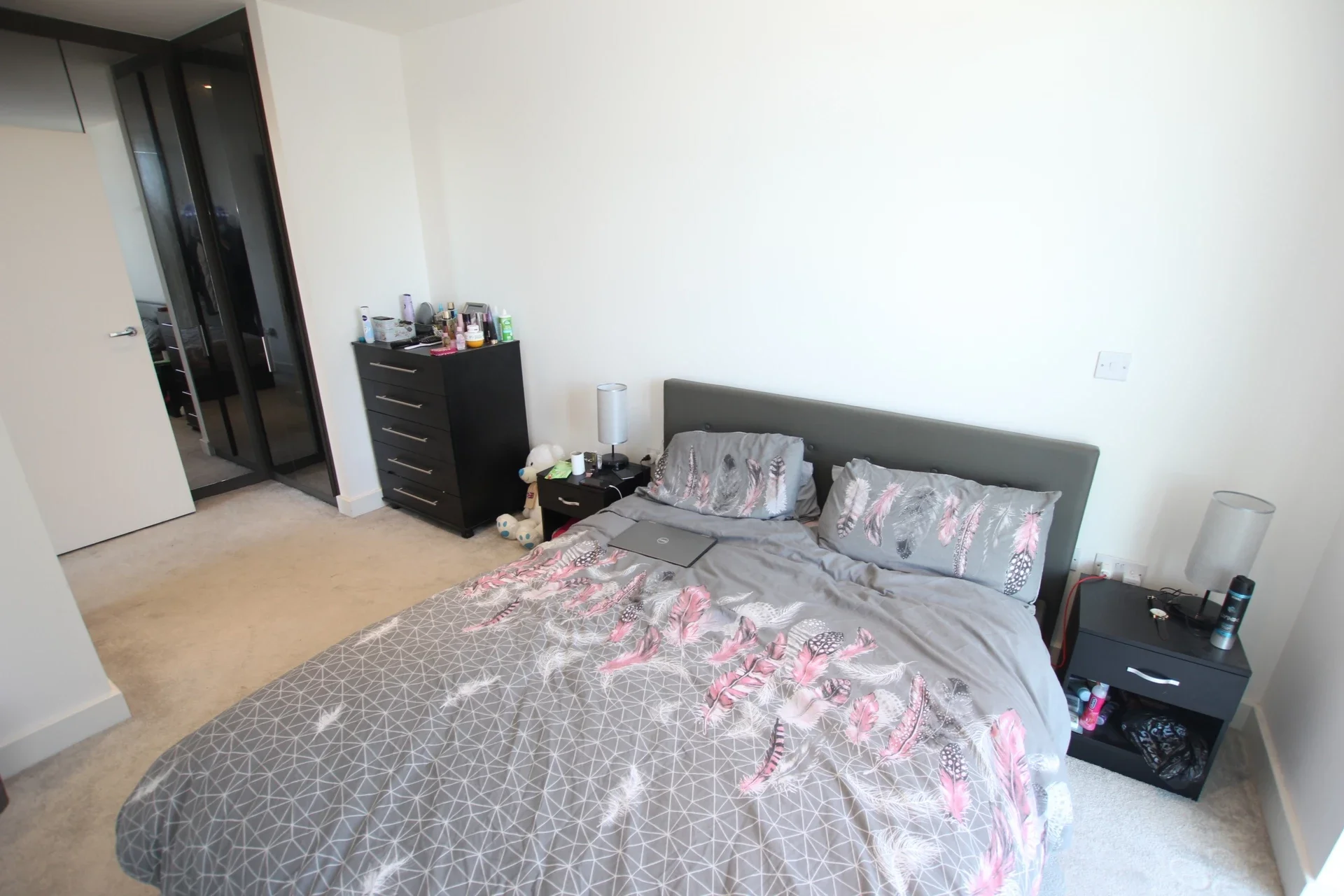 Flat Arsenal Way in Greater London