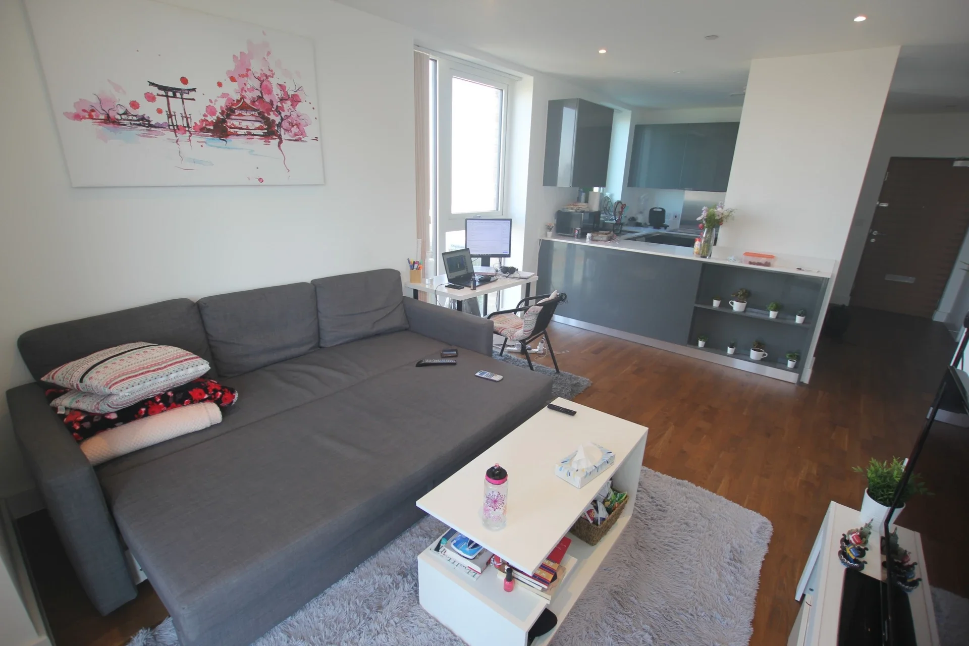 Flat Arsenal Way in Greater London