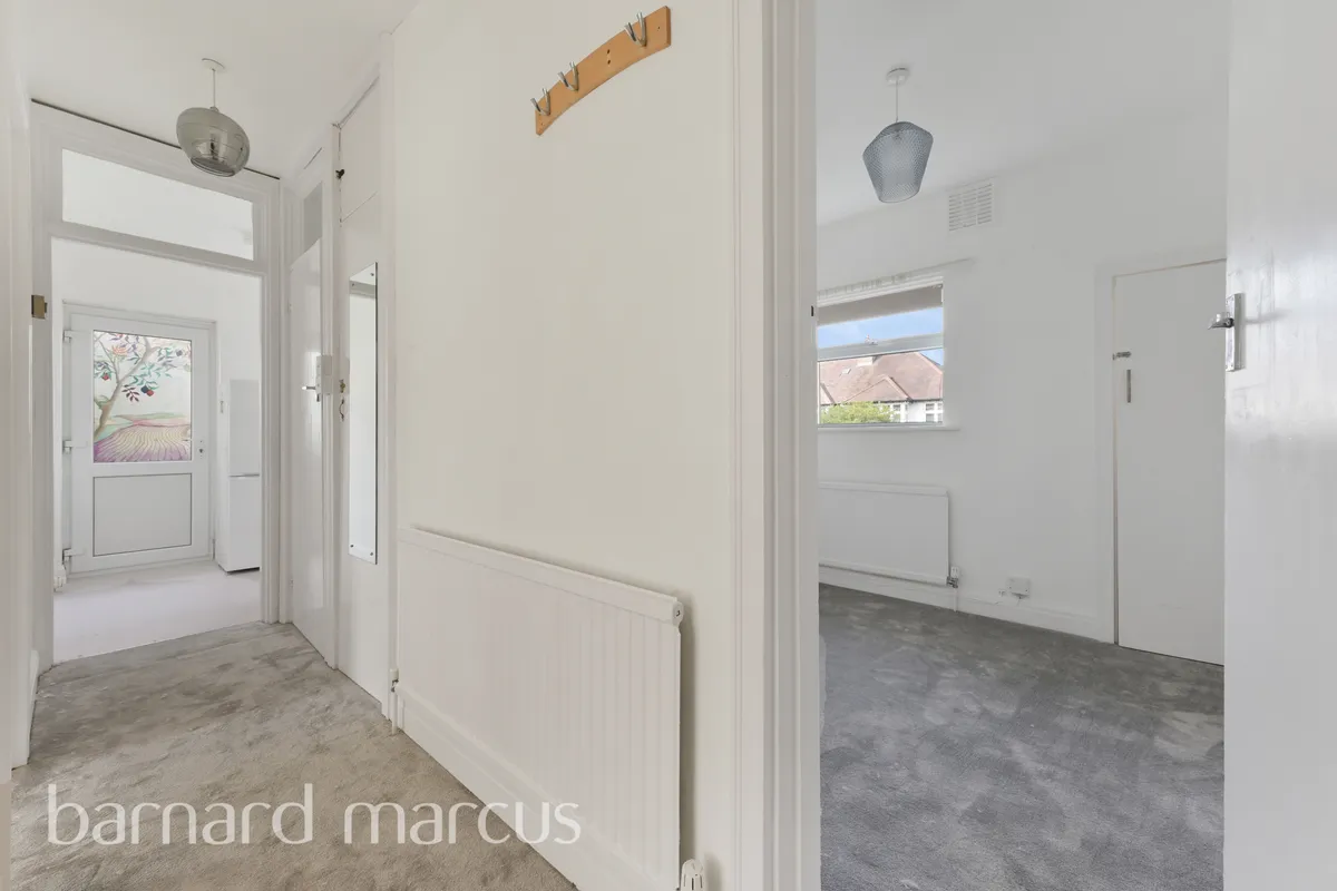 Flat Manor Green Road in Epsom and Ewell