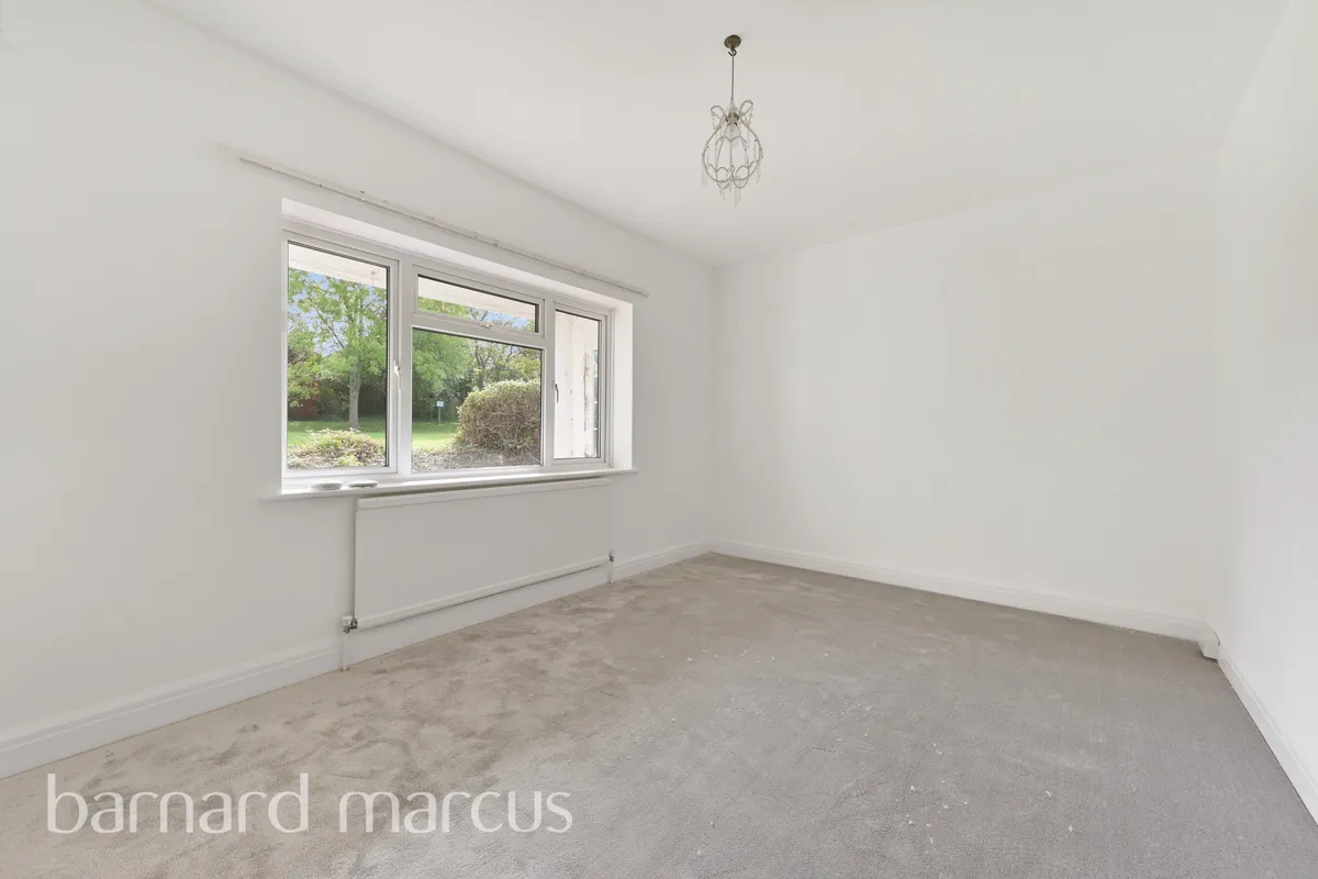 Flat Manor Green Road in Epsom and Ewell