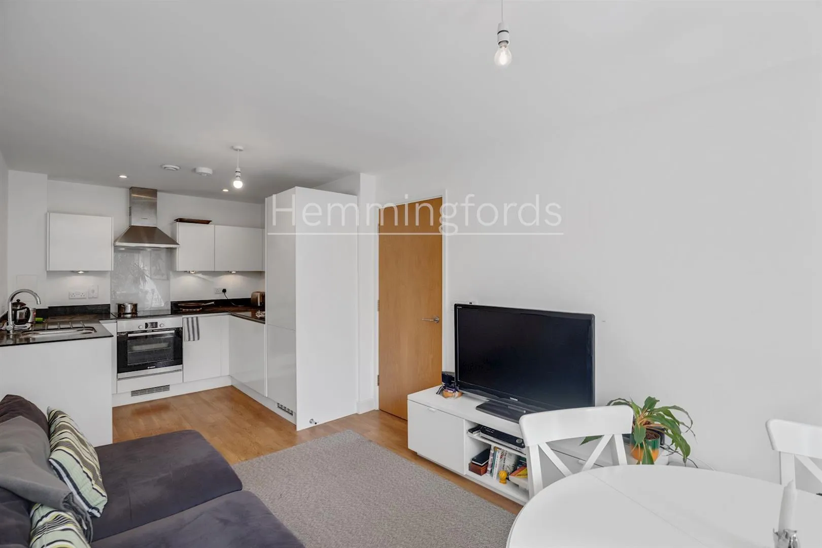 Flat Mildmay Avenue in Greater London