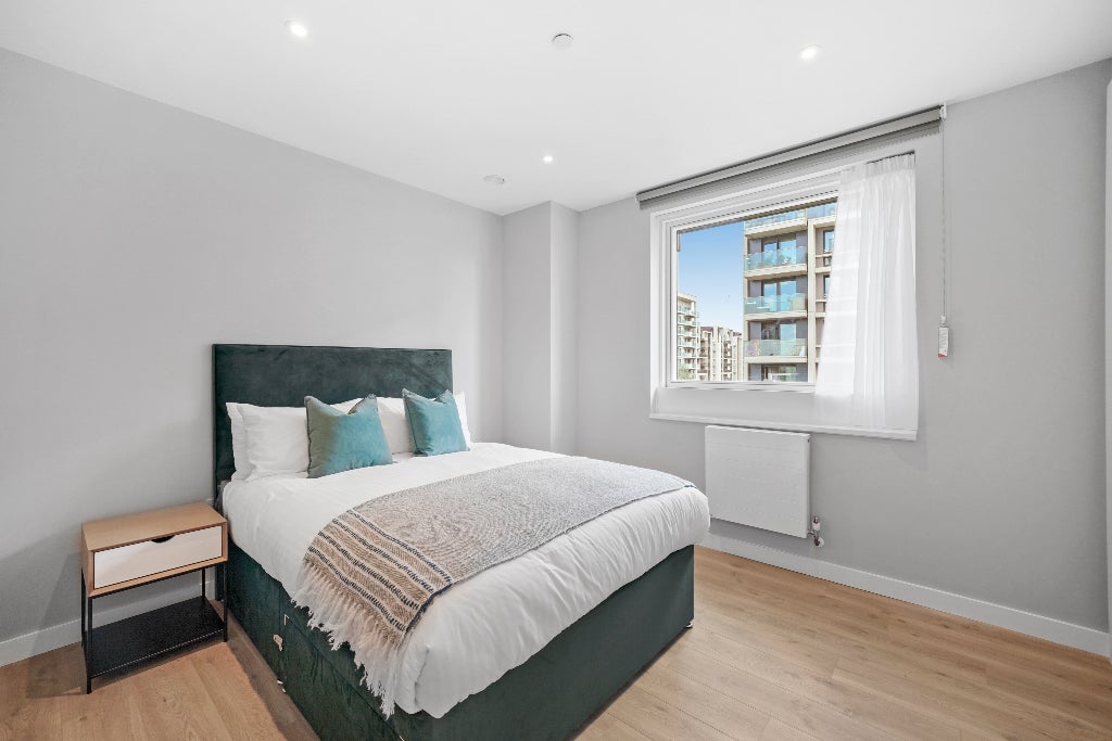 Flat Anthems Way in Greater London