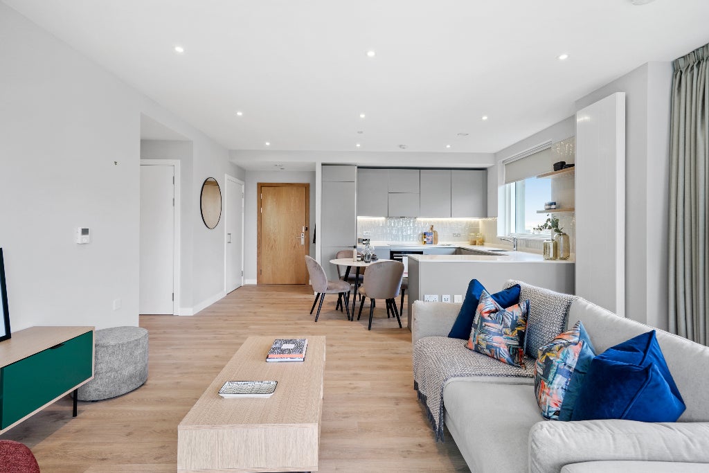 Flat Anthems Way in Greater London