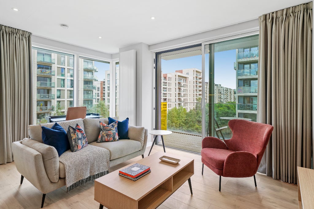 Flat Anthems Way in Greater London