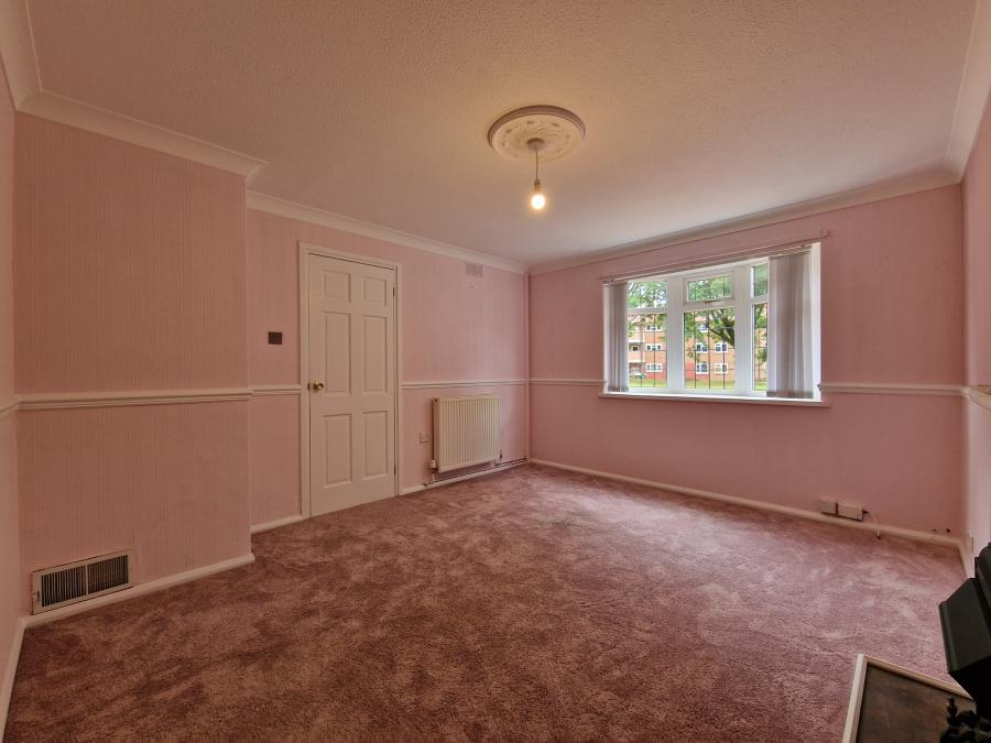 House Kingsclere Walk in Wolverhampton