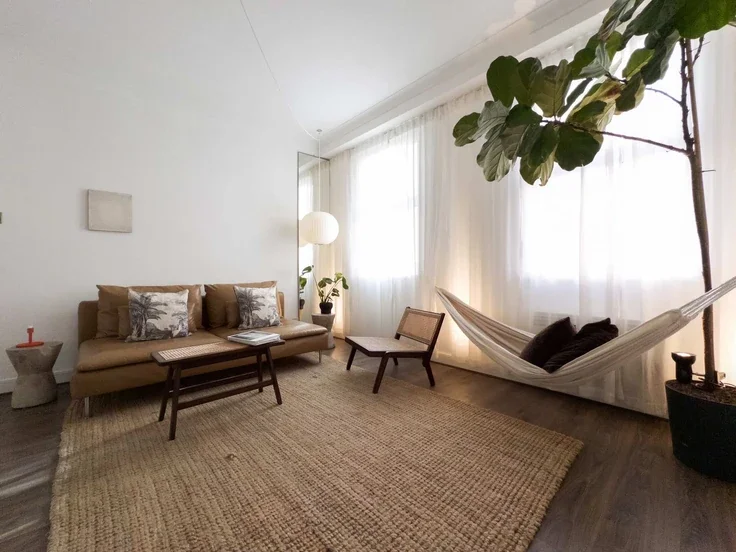 Room White's Row in Greater London