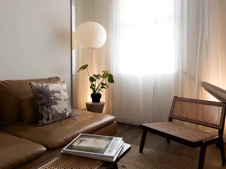 Room White's Row in Greater London