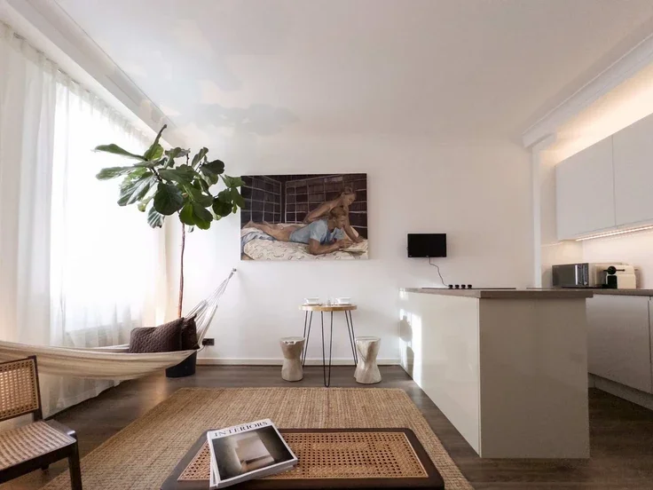 Room White's Row in Greater London