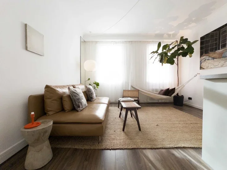 Room White's Row in Greater London
